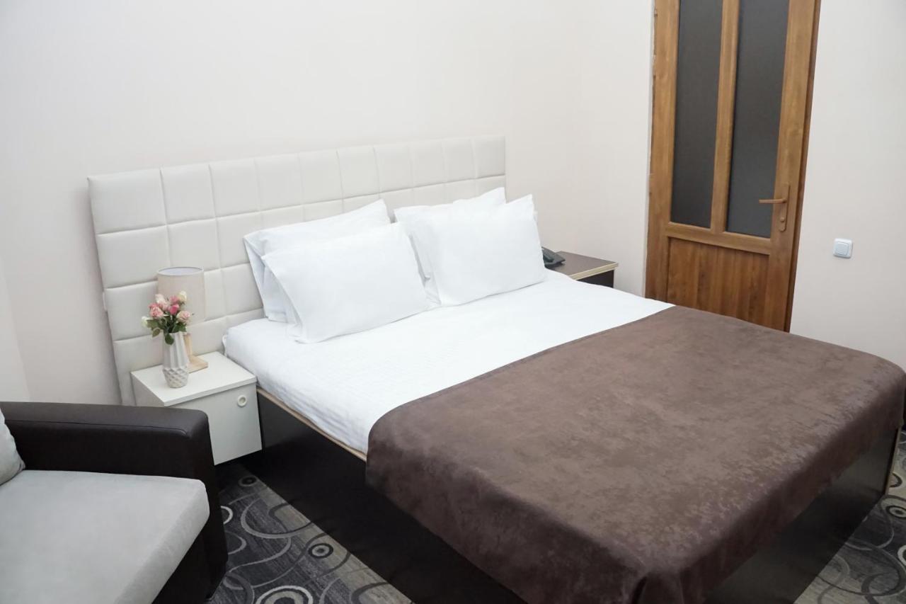 Nor Yerevan Hotel エクステリア 写真