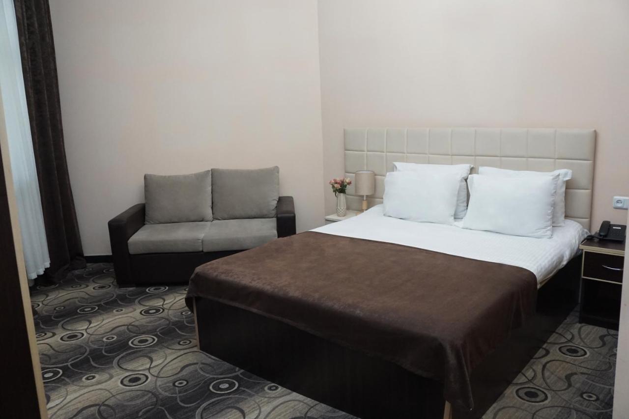 Nor Yerevan Hotel エクステリア 写真