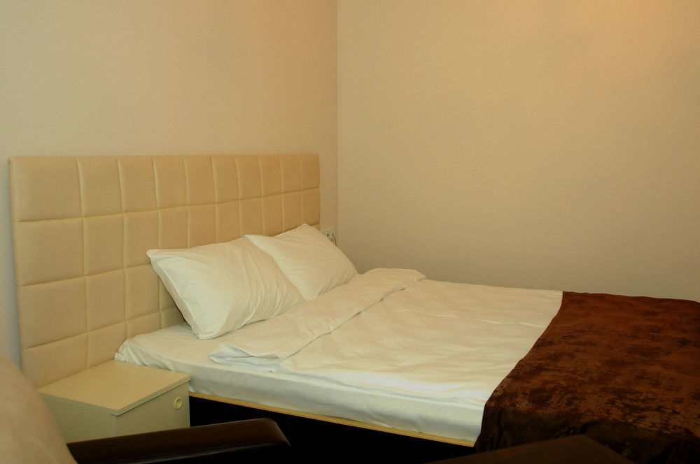 Nor Yerevan Hotel エクステリア 写真