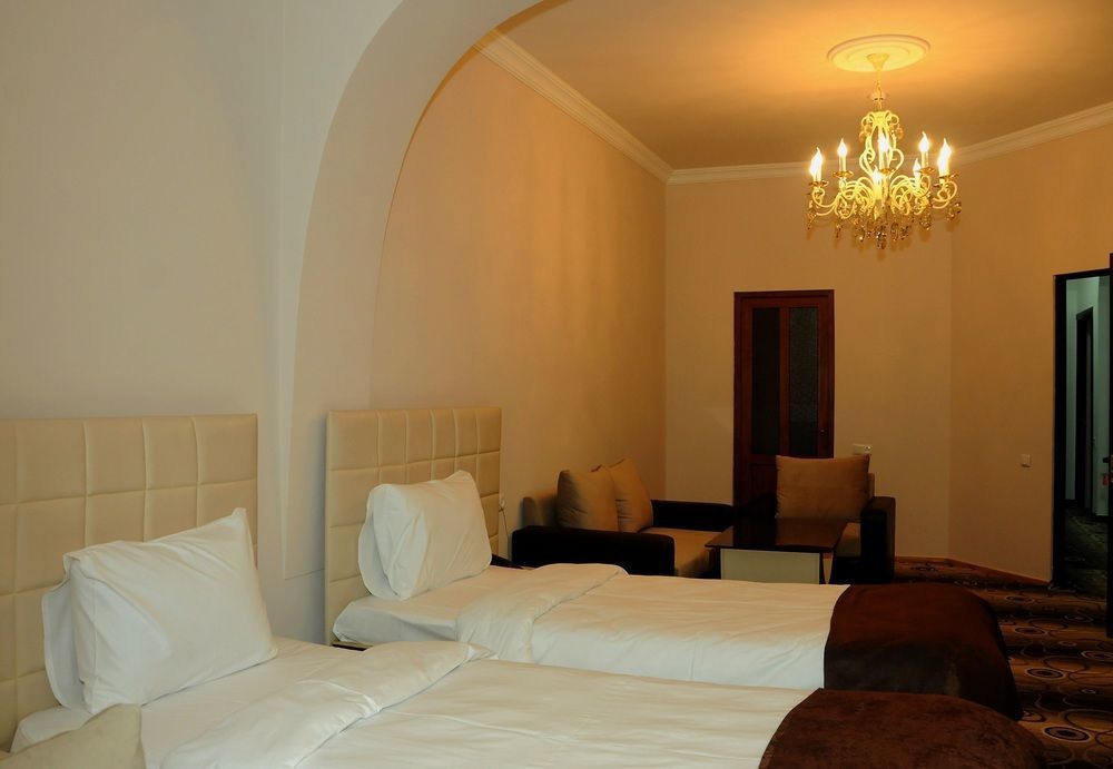 Nor Yerevan Hotel エクステリア 写真